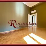 Rent 2 bedroom apartment of 65 m² in Milano