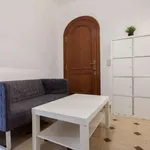 Rent a room of 175 m² in valencia