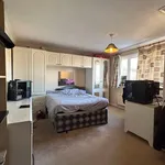 Rent 7 bedroom house in East Midlands