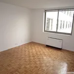 Rent 3 bedroom apartment of 1636 m² in Manhattan