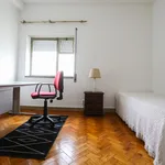 Rent 4 bedroom apartment in Lisbon