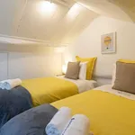 Rent 1 bedroom apartment of 50 m² in Porto