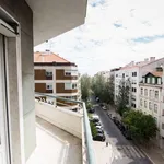 Rent a room of 100 m² in lisbon