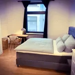 Miete 3 Schlafzimmer wohnung von 100 m² in Frankfurt am Main