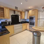 Rent 3 bedroom flat in sutton