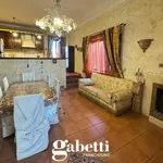 Rent 8 bedroom house of 350 m² in Vitulazio