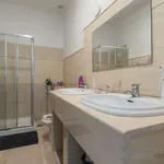 Rent a room of 180 m² in madrid