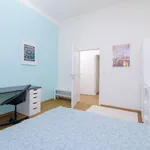 Rent 4 bedroom apartment in Prague