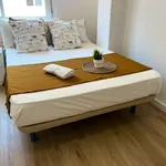 Rent a room of 75 m² in Valencia