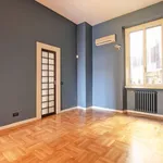 Rent 2 bedroom apartment of 101 m² in Roma