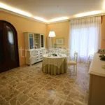 Rent 4 bedroom house of 500 m² in Nicolosi