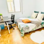 Rent a room of 140 m² in Madrid