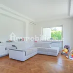 Rent 5 bedroom house of 320 m² in Rome