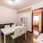 Rent a room of 130 m² in granada