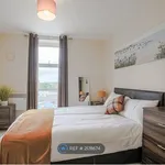 Rent 3 bedroom flat in East Midlands