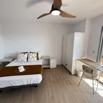 Rent a room of 150 m² in valencia