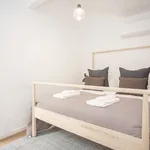 Rent 4 bedroom apartment of 140 m² in Porto