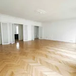 Rent 6 bedroom apartment of 251 m² in Paris 