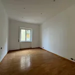 Affitto 5 camera appartamento di 255 m² in Roma