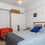 Rent 4 bedroom apartment in Valencia