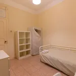 Rent a room of 100 m² in lisbon