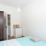 Rent a room of 90 m² in lisbon