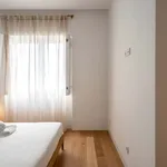 Rent 5 bedroom apartment of 92 m² in Lisboa