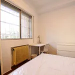 Rent a room of 275 m² in madrid