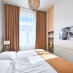 Rent 1 bedroom apartment of 581 m² in vienna