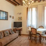 Rent 2 bedroom apartment in Venice