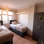 Rent 5 bedroom flat of 99 m² in Luton