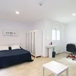 Rent a room of 333 m² in barcelona