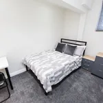 Rent 4 bedroom apartment in Leeds