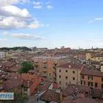 Affitto 5 camera appartamento di 130 m² in Bologna