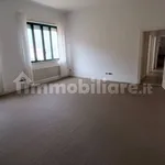 Affitto 5 camera appartamento di 113 m² in Naples