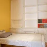 Rent a room of 180 m² in madrid