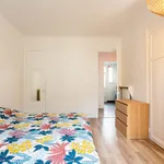 Appartement de 550 m² avec 1 chambre(s) en location à Paris