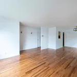 Rent 3 bedroom apartment in Queens