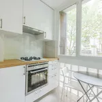 Appartement de 620 m² avec 2 chambre(s) en location à Paris