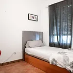 Rent a room of 200 m² in madrid