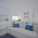 Rent 1 bedroom apartment of 431 m² in Porto