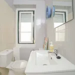 Rent a room of 150 m² in lisbon