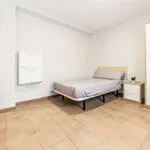 Rent a room of 85 m² in valencia