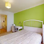 Rent 3 bedroom flat in London