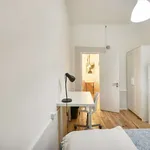 Rent a room of 150 m² in lisbon