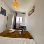 Rent 4 bedroom apartment in Valencia