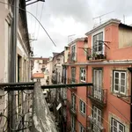 Rent a room of 80 m² in lisbon