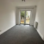 Rent 3 bedroom flat in Wakefield