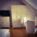 Miete 3 Schlafzimmer wohnung von 1076 m² in Frankfurt