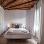 Rent 4 bedroom apartment in barcelona